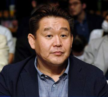 元横綱・花田虎上 小6で転校の次女が卒業式「正直不安でしたが」長女は中高一貫校やめ外部高校に