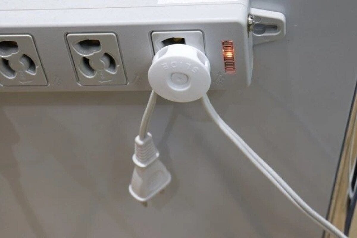ダイソー　コンセントプラグホルダー