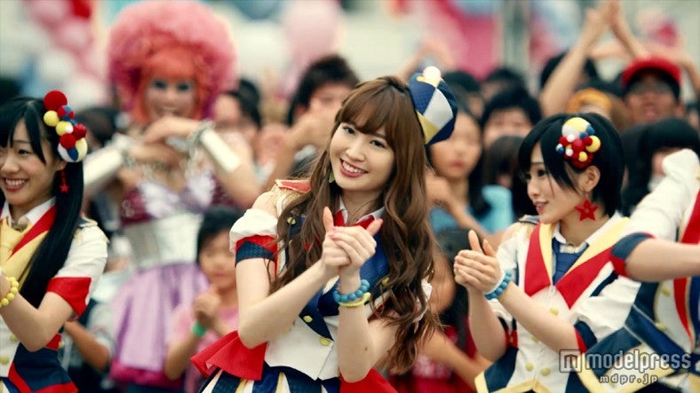 小嶋陽菜／AKB48・32ndシングル「恋するフォーチュンクッキー」（8月21日発売）MVより 