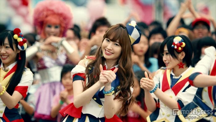 小嶋陽菜/AKB48・32ndシングル「恋するフォーチュンクッキー」(8月21日発売)MVより