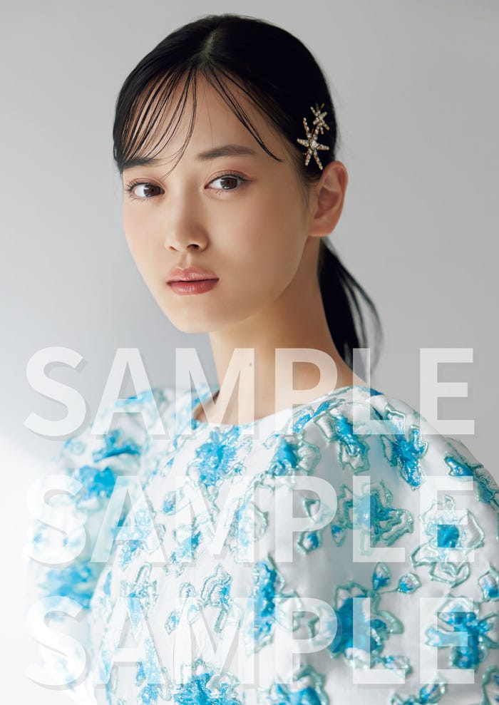 山下美月/セブンネットショッピング限定特典フォトカード(画像提供:小学館)