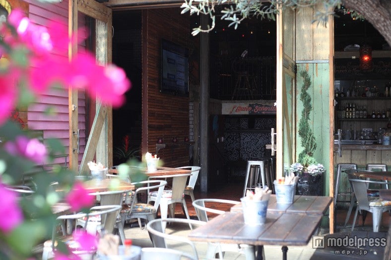 おしゃれなテラス席も