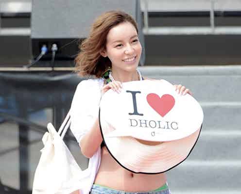 セレブ妻・大沢ケイミ、美くびれチラ見せで視線釘付け