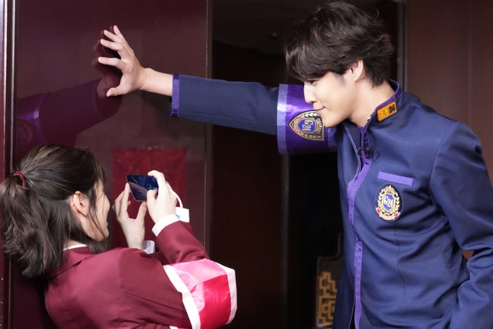 (左から)小芝風花、宮野真守(C)日本テレビ