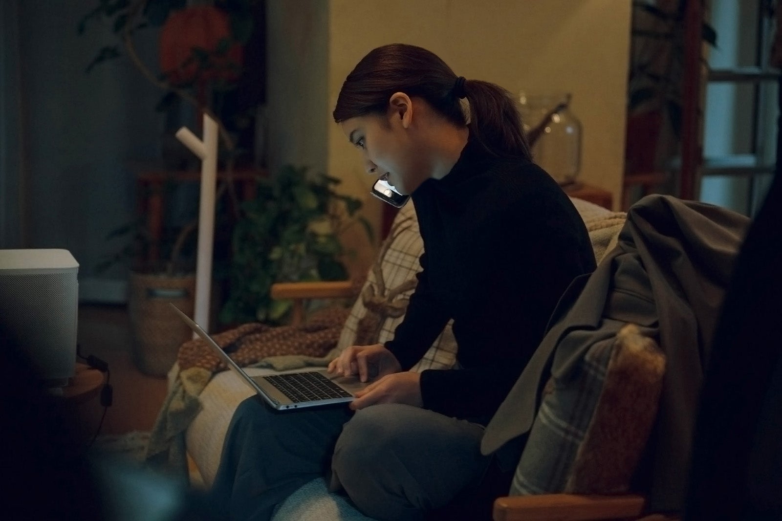 山崎紘菜 （C）2022 HJ Holdings, Inc.