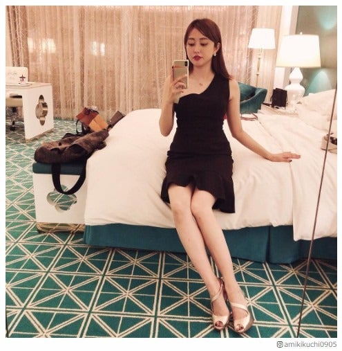 菊地亜美、スラリ美脚＆デコルテ際立つ色っぽドレス姿に絶賛の声続出