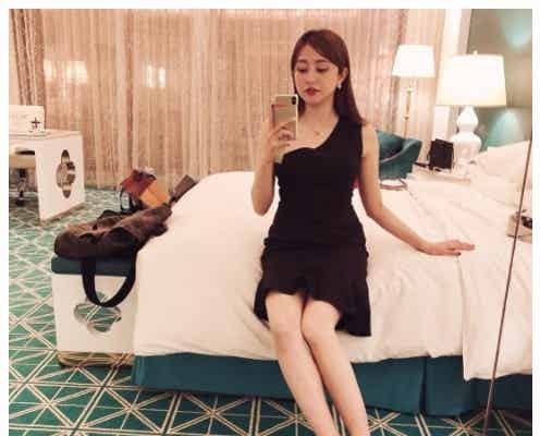 菊地亜美、スラリ美脚&デコルテ際立つ色っぽドレス姿に絶賛の声続出