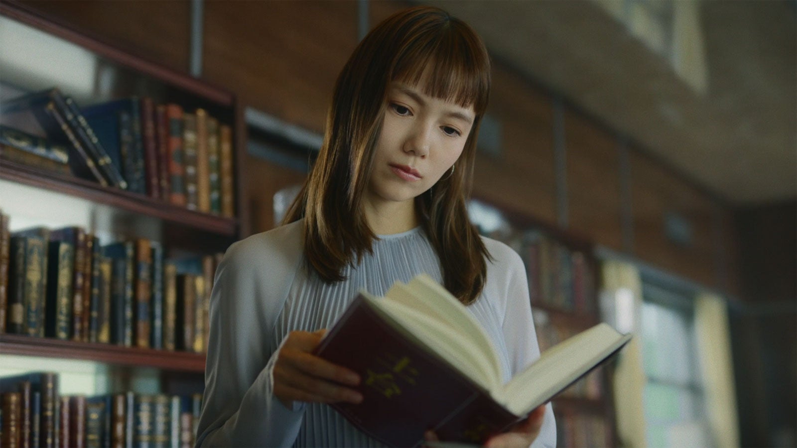 宮崎あおい／新テレビCM「列車のふたり セラミド」篇より（提供写真）