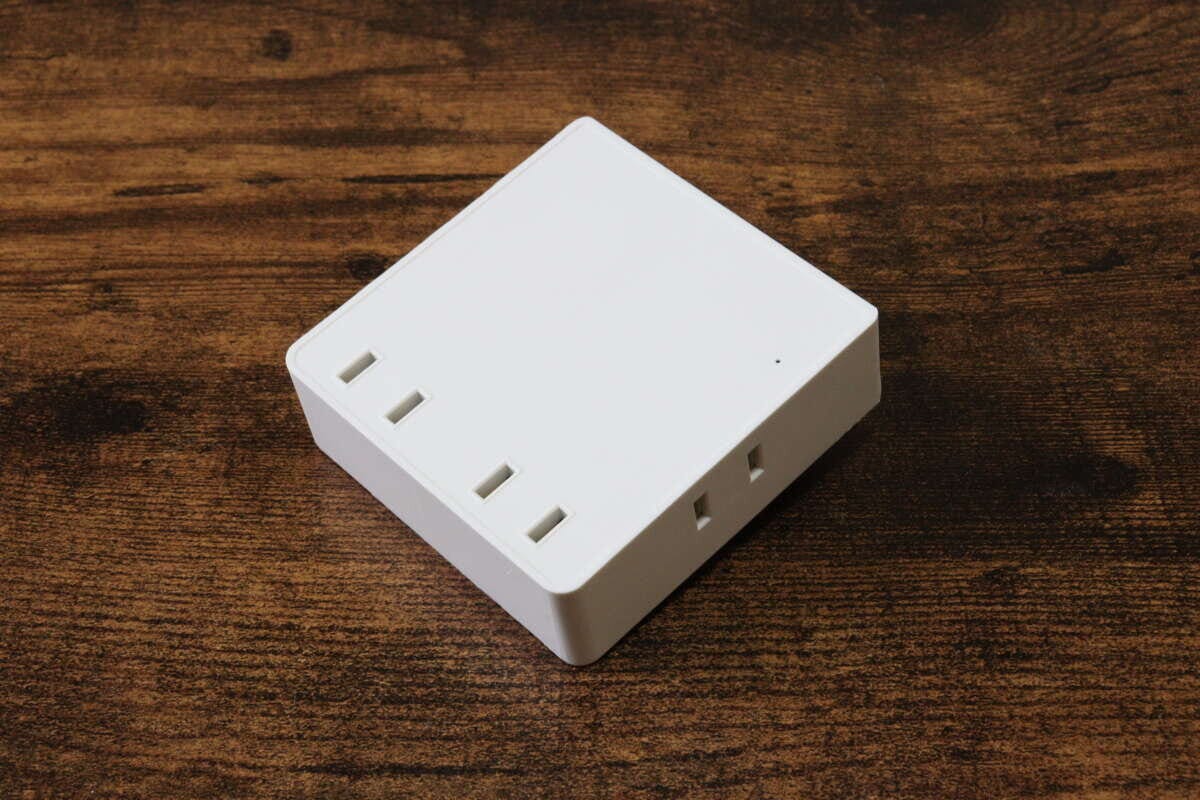 ダイソー 4個口スクエアタップ ダイソーの4個口スクエアタップのビジュアル