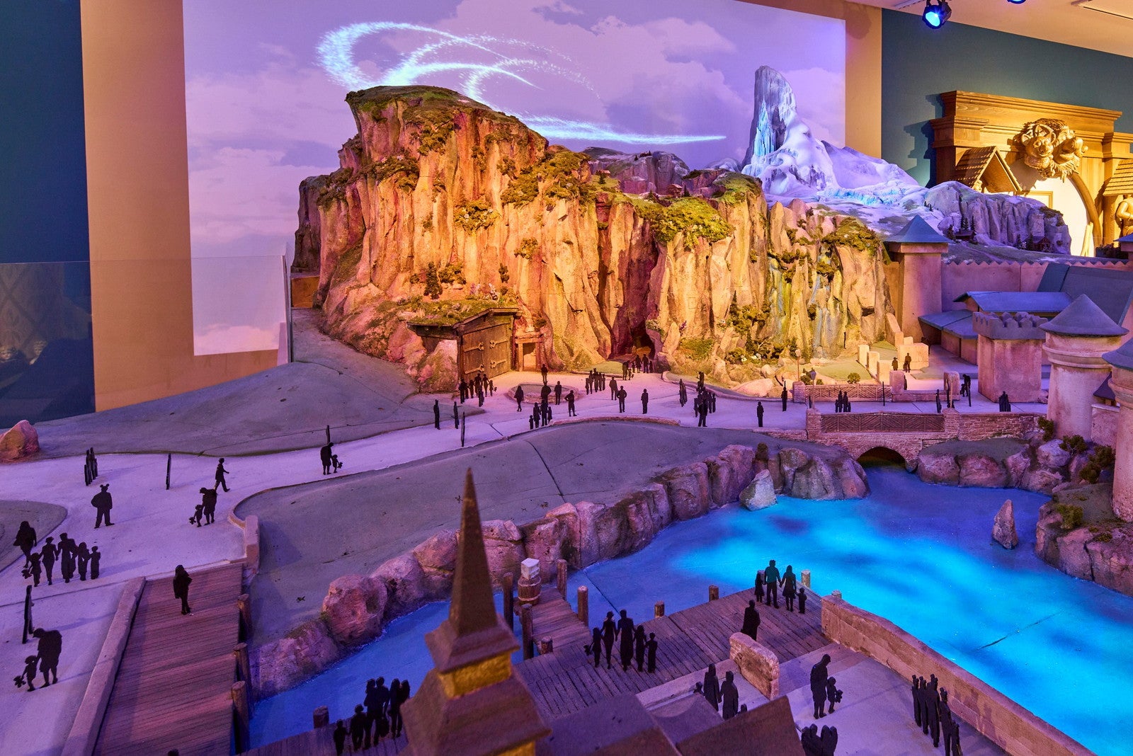 ファンタジースプリングス ニューチャプター・ビギンズ展（C）Disney