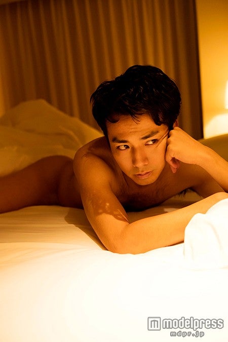 ヒップあらわなショットも（画像提供：講談社）