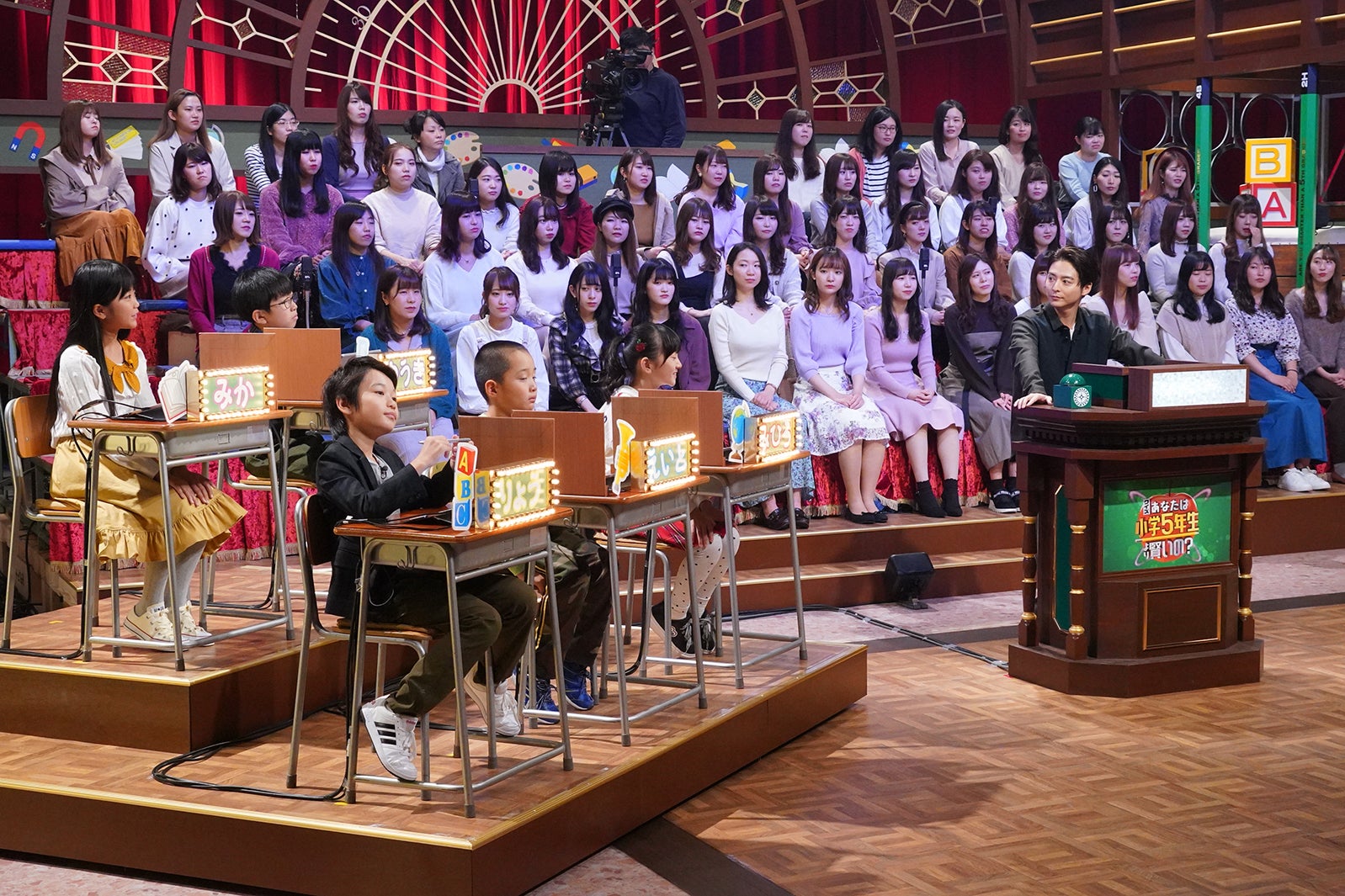 （右）小池徹平（C）日本テレビ