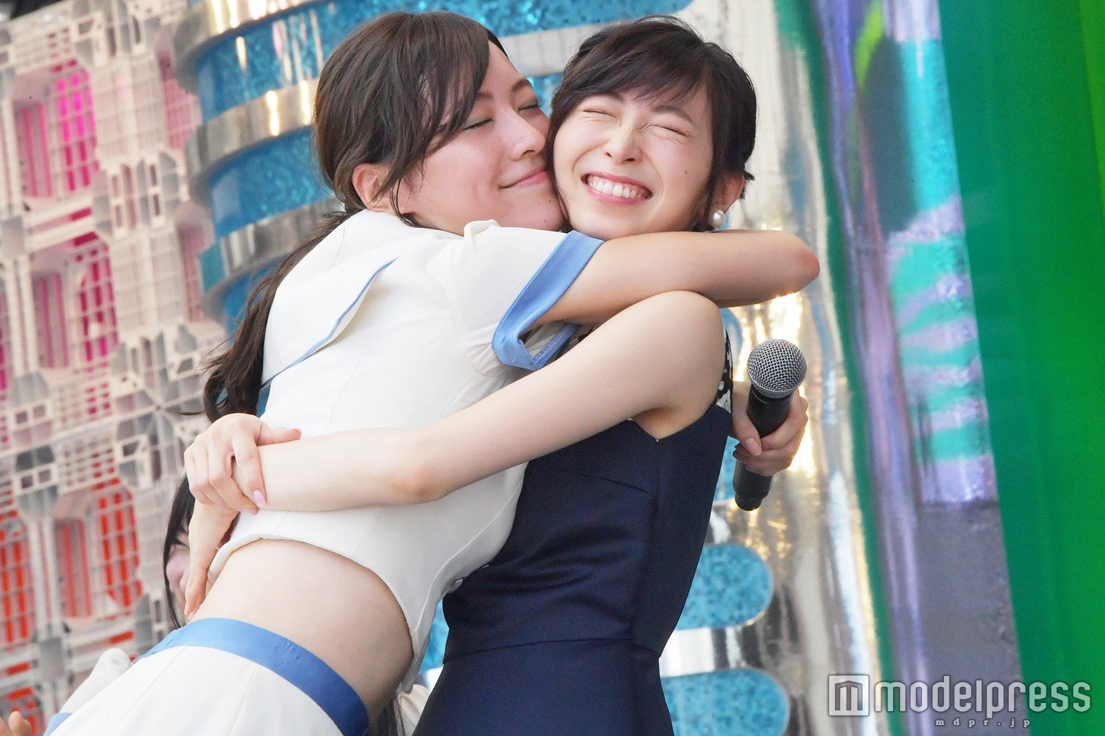 松井珠理奈、大矢真那 （C）モデルプレス
