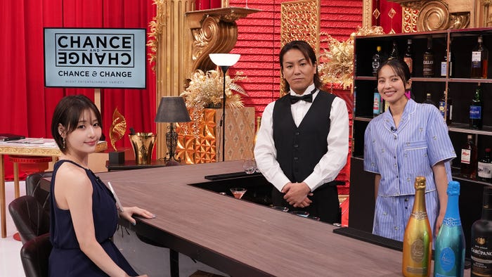 (左から)天海りこ、狩野英孝、ベッキー(提供写真)