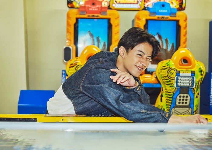 富田健太郎 2021年カレンダー(提供写真)