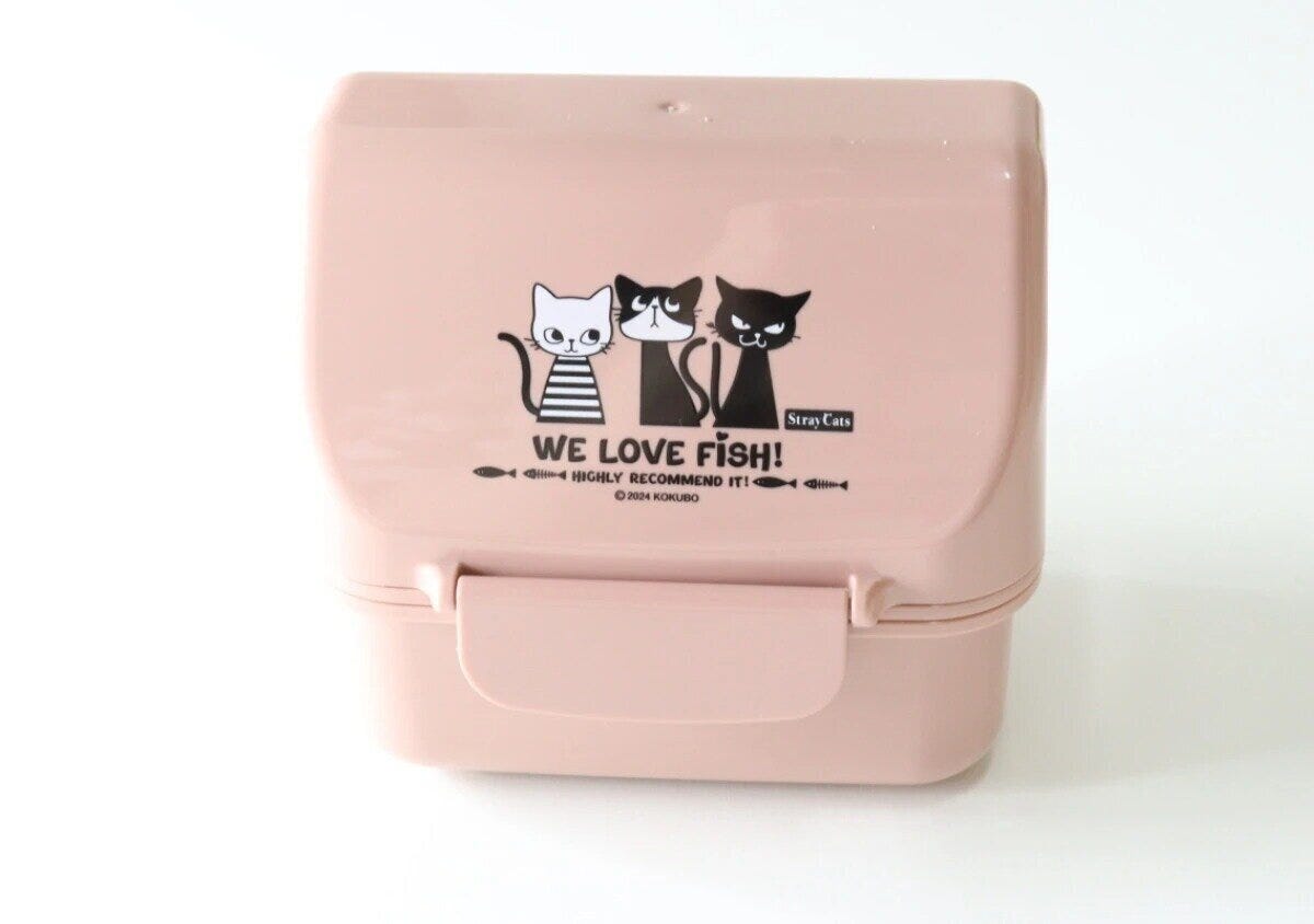 ダイソー おにぎりお弁当箱(ストレイキャッツ柄) ダイソー おにぎりお弁当箱(ストレイキャッツ柄)