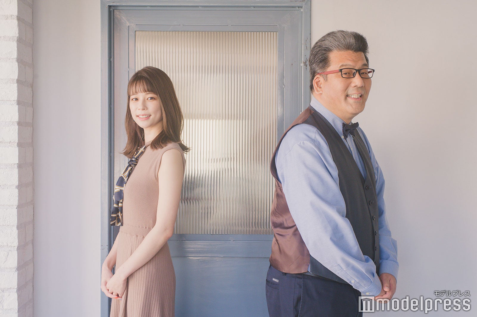 鈴木唯アナウンサー、軽部真一アナウンサー （C）モデルプレス