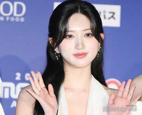 IVEガウル、LA観光ショット公開 美脚際立つミニワンピ姿に「美しすぎる」「二度見した」の声