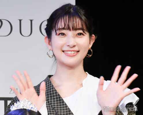 足立梨花、ミニスカ×ロングブーツで美脚輝く「スタイル良い」「眩しい」の声