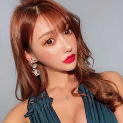 モデルプレス - 明日花キララ、ふっくら谷間あらわなSEXYショットに「破裂しそう」「ドキドキする」絶賛の声