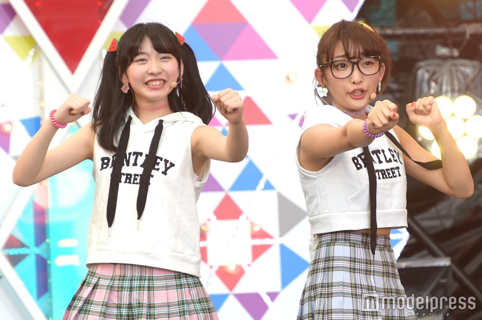 （左から）まこ、みなみ（C）モデルプレス