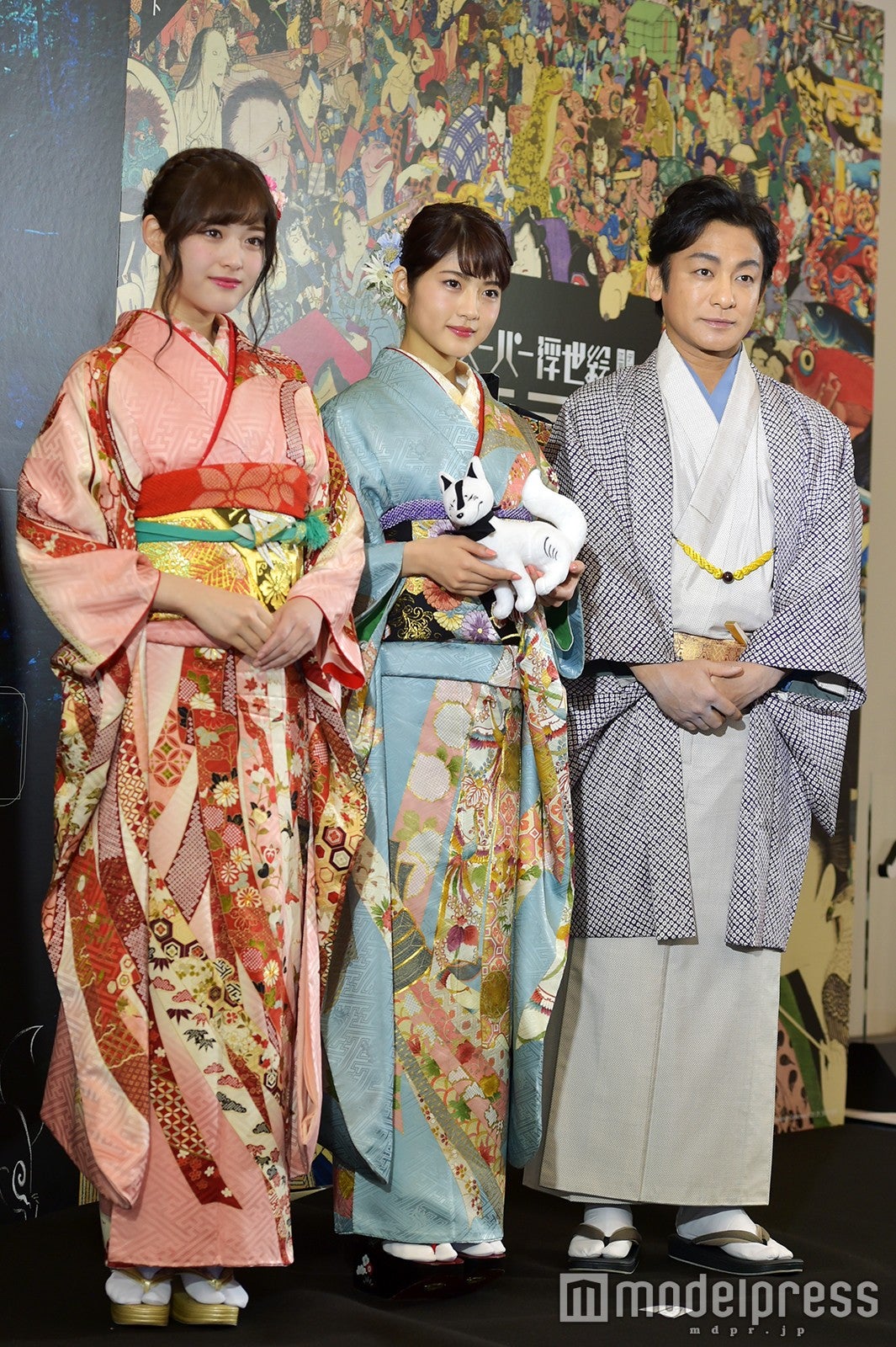 左から：松村沙友理、若月佑美、片岡愛之助（C）モデルプレス
