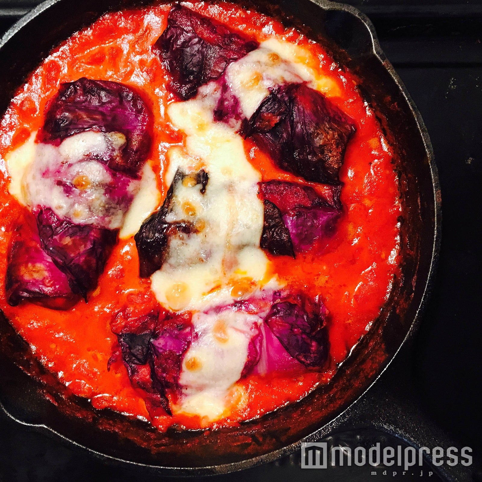 加熱したらチーズをトッピングしてオーブンへ／画像提供：柏原歩