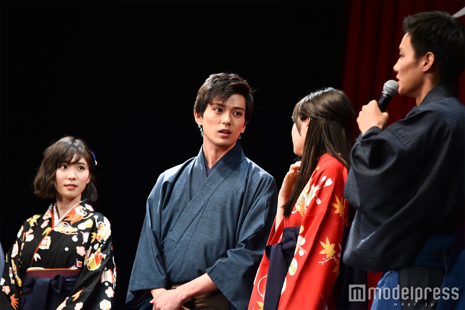 野村周平の番だが理解してない広瀬は新田真剣佑に質問していて… （C）モデルプレス