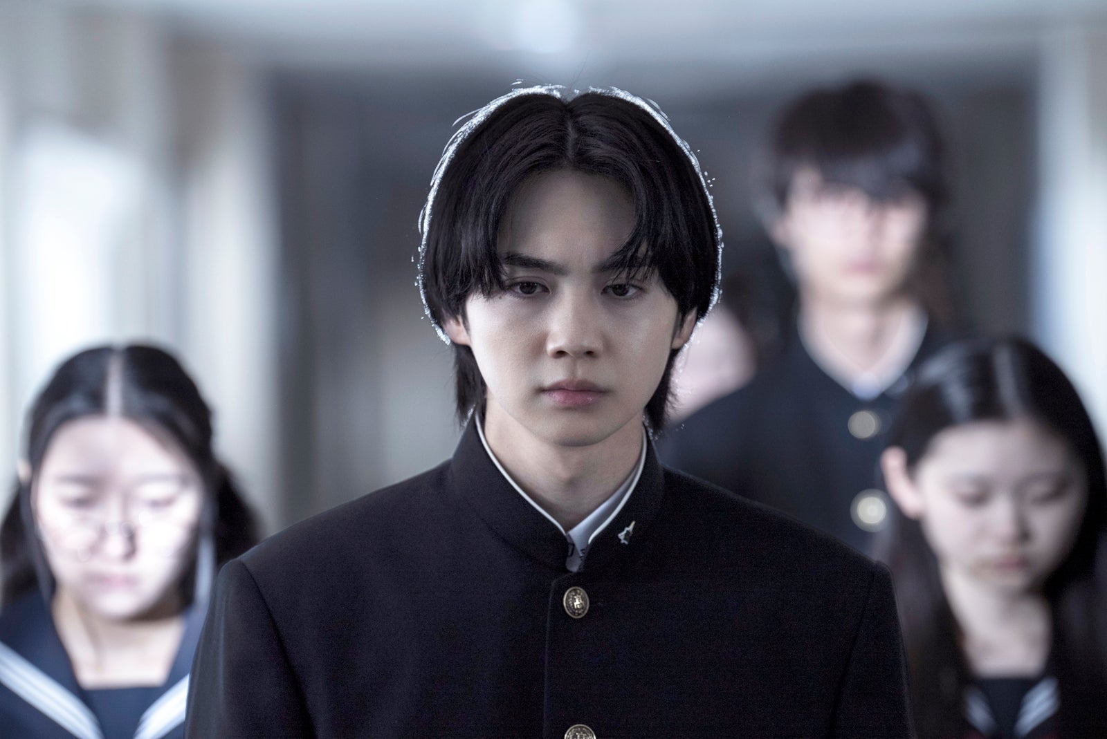 吉野北人「遺書、公開。」（C）2024 映画「遺書、公開。」製作委員会（C）陽東太郎／SQUARE ENIX