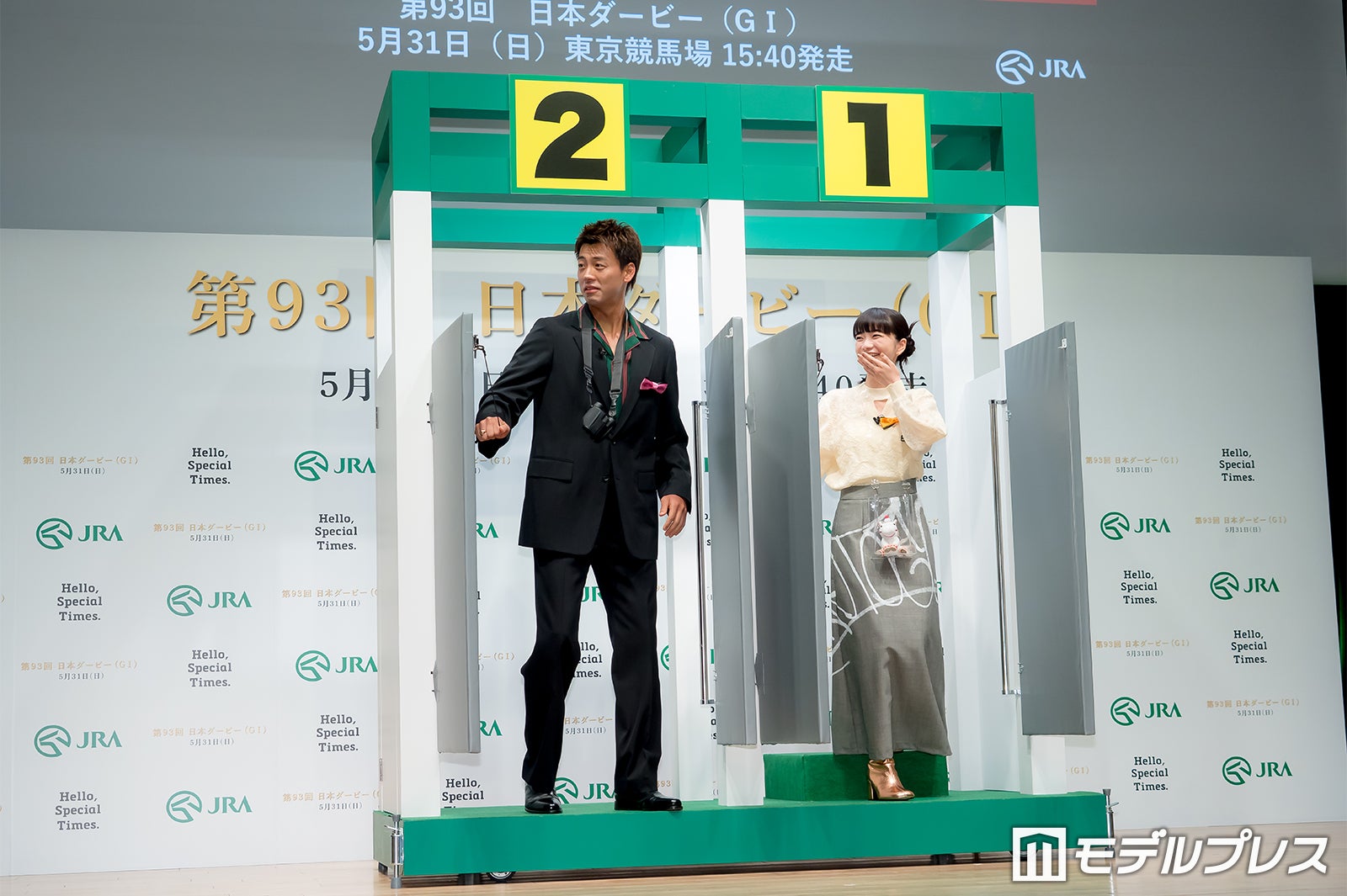 竹内涼真、見上愛（C）モデルプレス