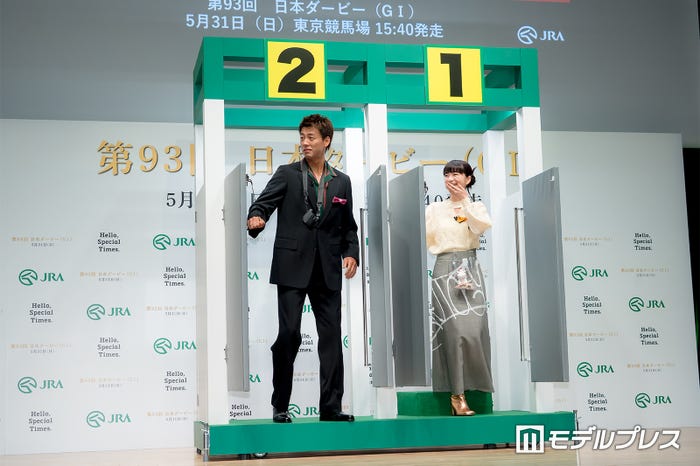 竹内涼真、見上愛(C)モデルプレス