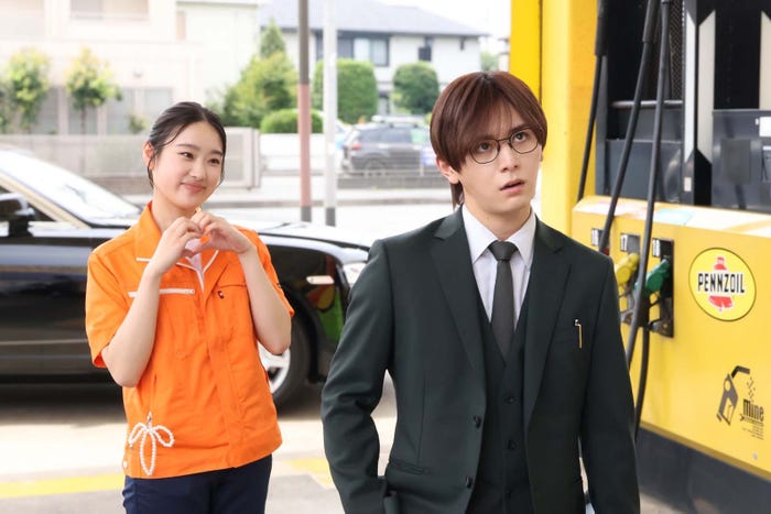 倉沢杏菜、山田涼介「ビリオン×スクール」第5話より(C)フジテレビ