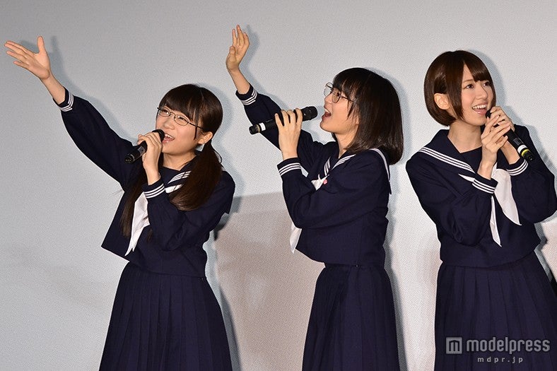 （左より）秋元真夏、生田絵梨花、橋本奈々未