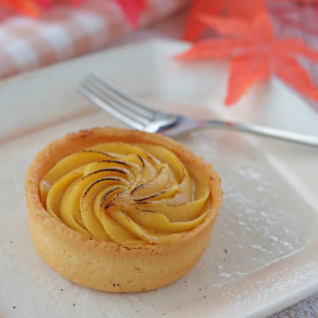 ファミマ_安納芋のタルトともみじ