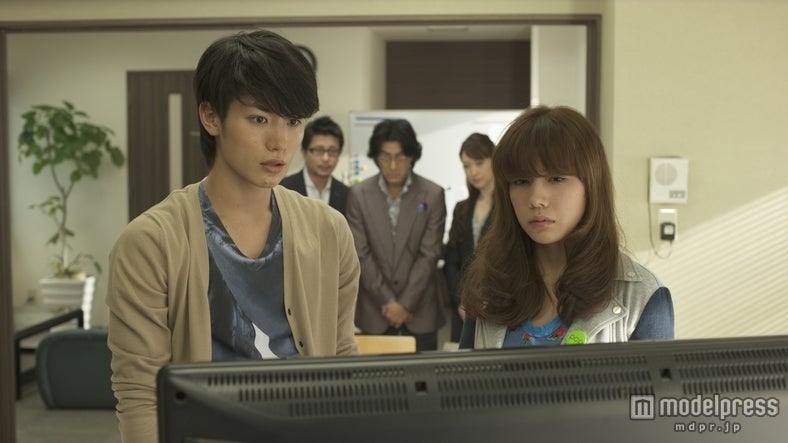 三浦春馬、仲里依紗／新CM「ガルボ　大胆編集篇」より