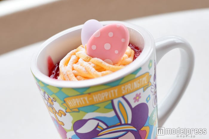 バニラ&ラズベリームース、スーベニアカップ付き750円(C)モデルプレス