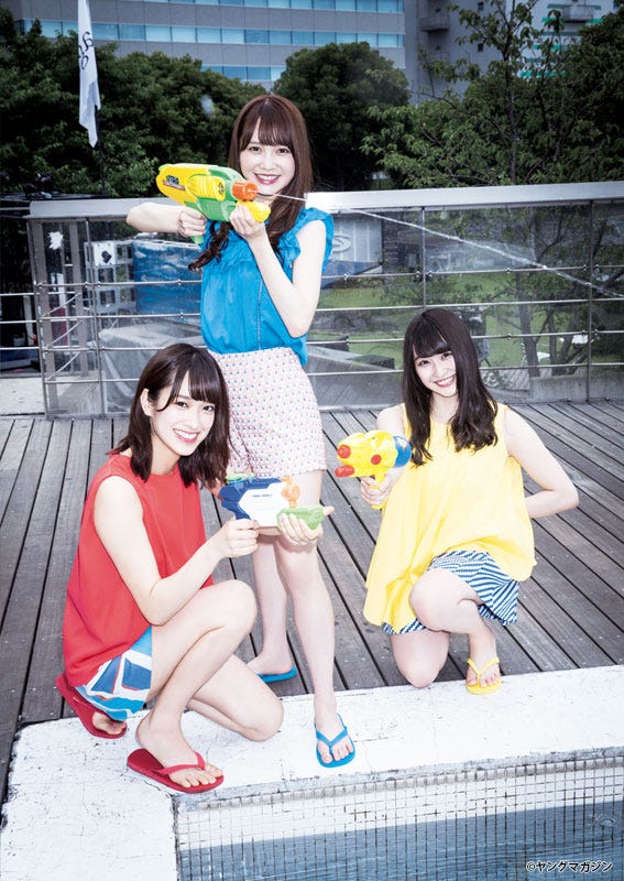 (左から)佐々木久美、加藤史帆、潮紗理菜(C)佐藤佑一/ヤングマガジン