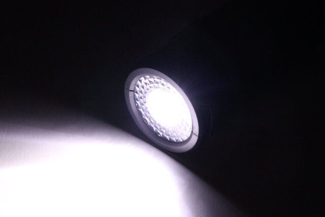 ダイソーの2WAYキャンピングライト6