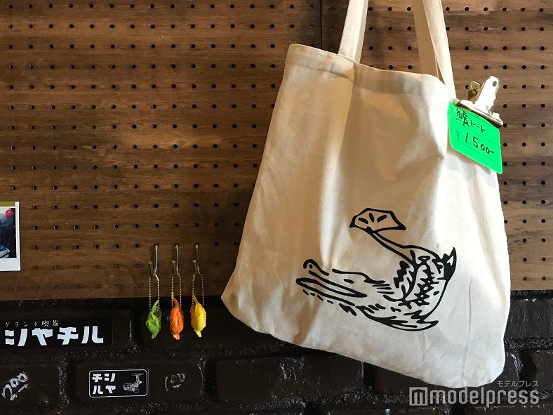 ショップグッズのオリジナル鯱トート（1500円）