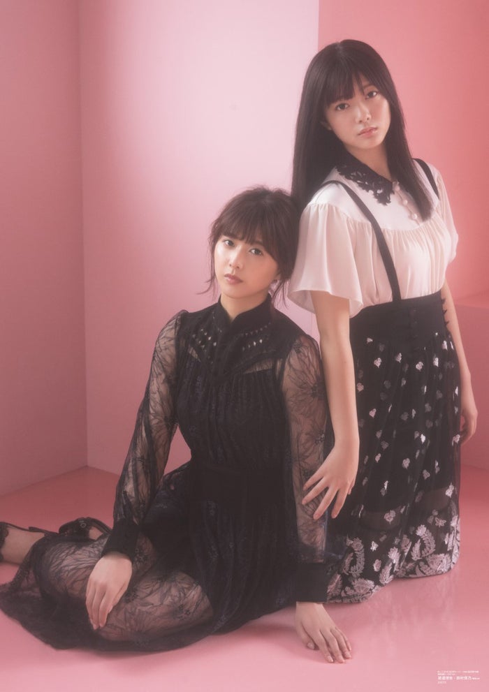 渡邉理佐、田村保乃/別冊付録両面ポスター表面<ローソン・HMV版> (提供画像)