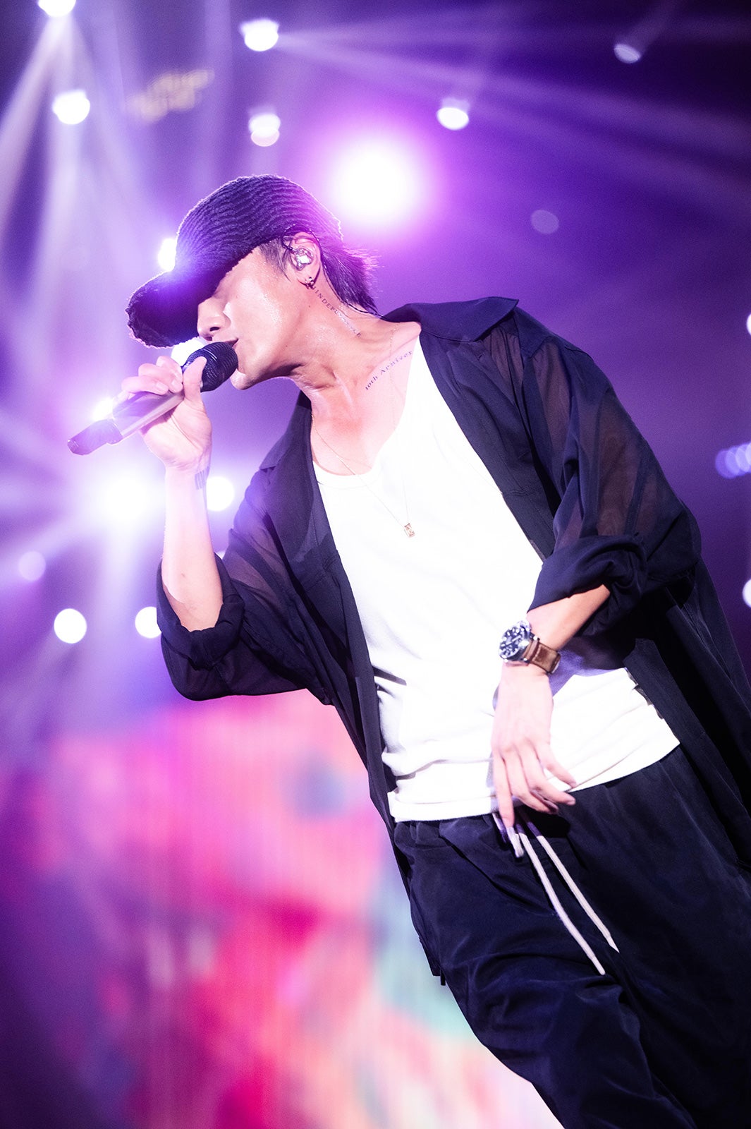 赤西仁、独立10周年ライブで「ムラサキ」「Care」「Eternal」歌唱に 