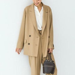 着回し力高め!迷ったら羽織っておきたい《ベージュジャケットコーデ》