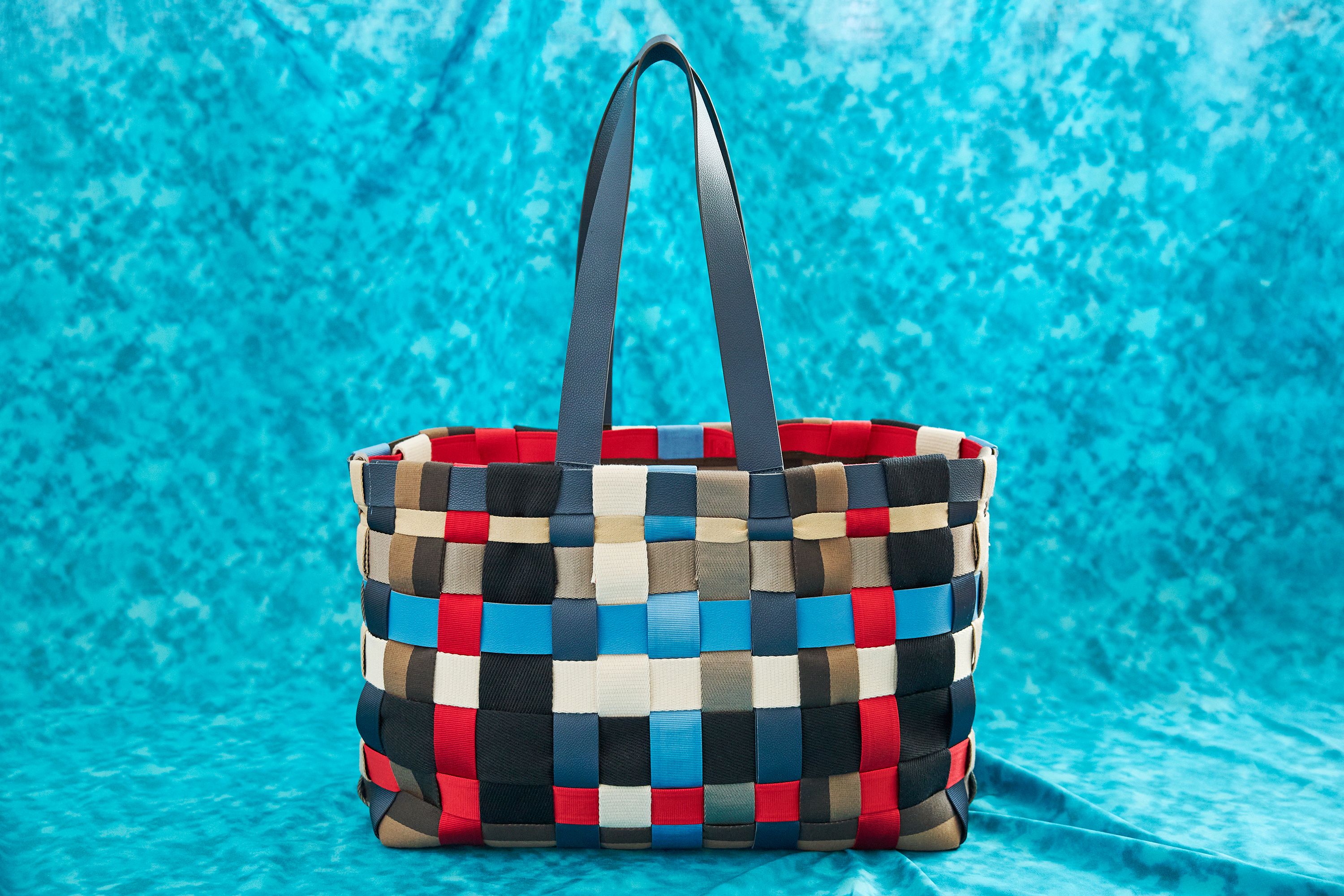 エフォートレスな機能美が冴えるフェンディ──2026年春、バッグと財布の最新事情