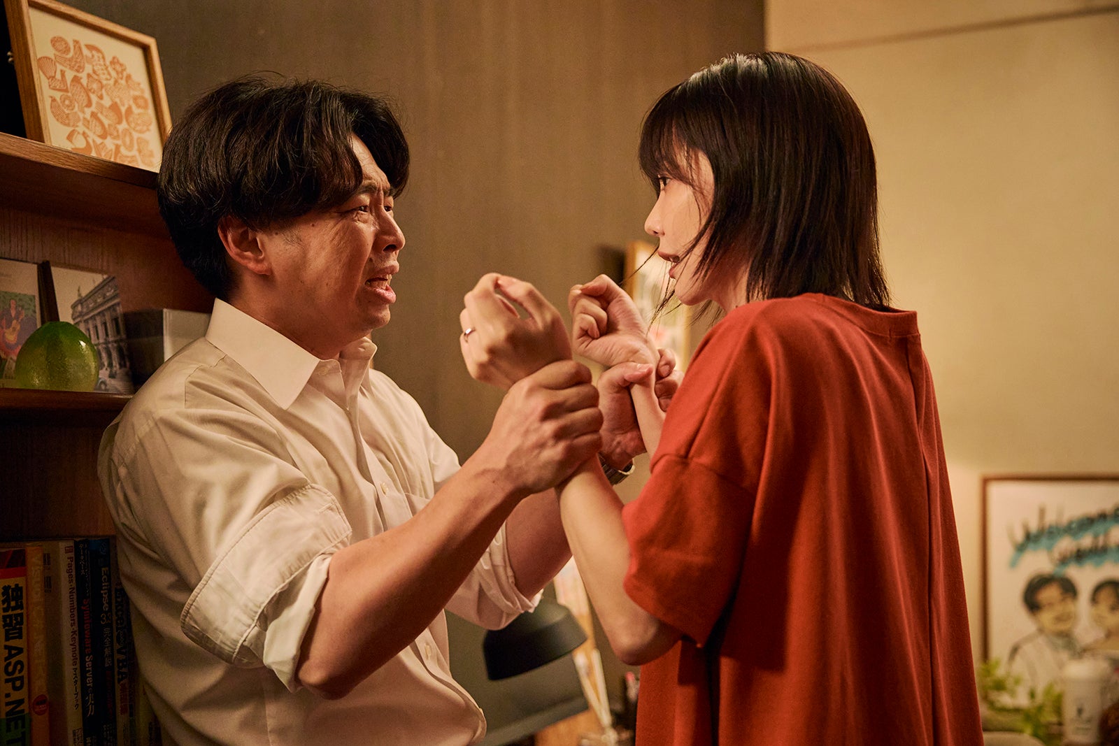 浜野謙太、倉科カナ「19番目のカルテ」第4話（C）TBSスパークル／TBS（撮影：加藤春日）