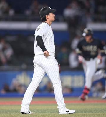 ロッテ・毛利が五回途中KO 四球、自らの失策でピンチ招き3ラン被弾