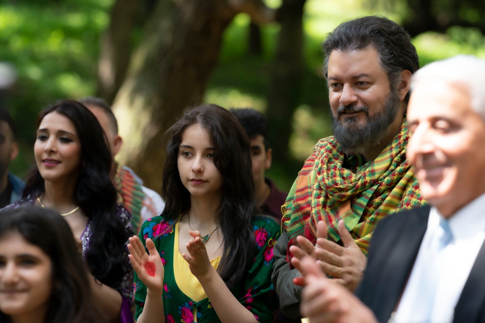 （中央）嵐莉菜／「マイスモールランド」場面写真 （C）NHK