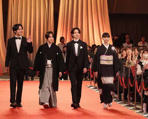 板垣李光人、袴姿で降臨 森本慎太郎はレカペ再登場・赤楚衛二らと笑顔でお手振り【第48回日本アカデミー賞】