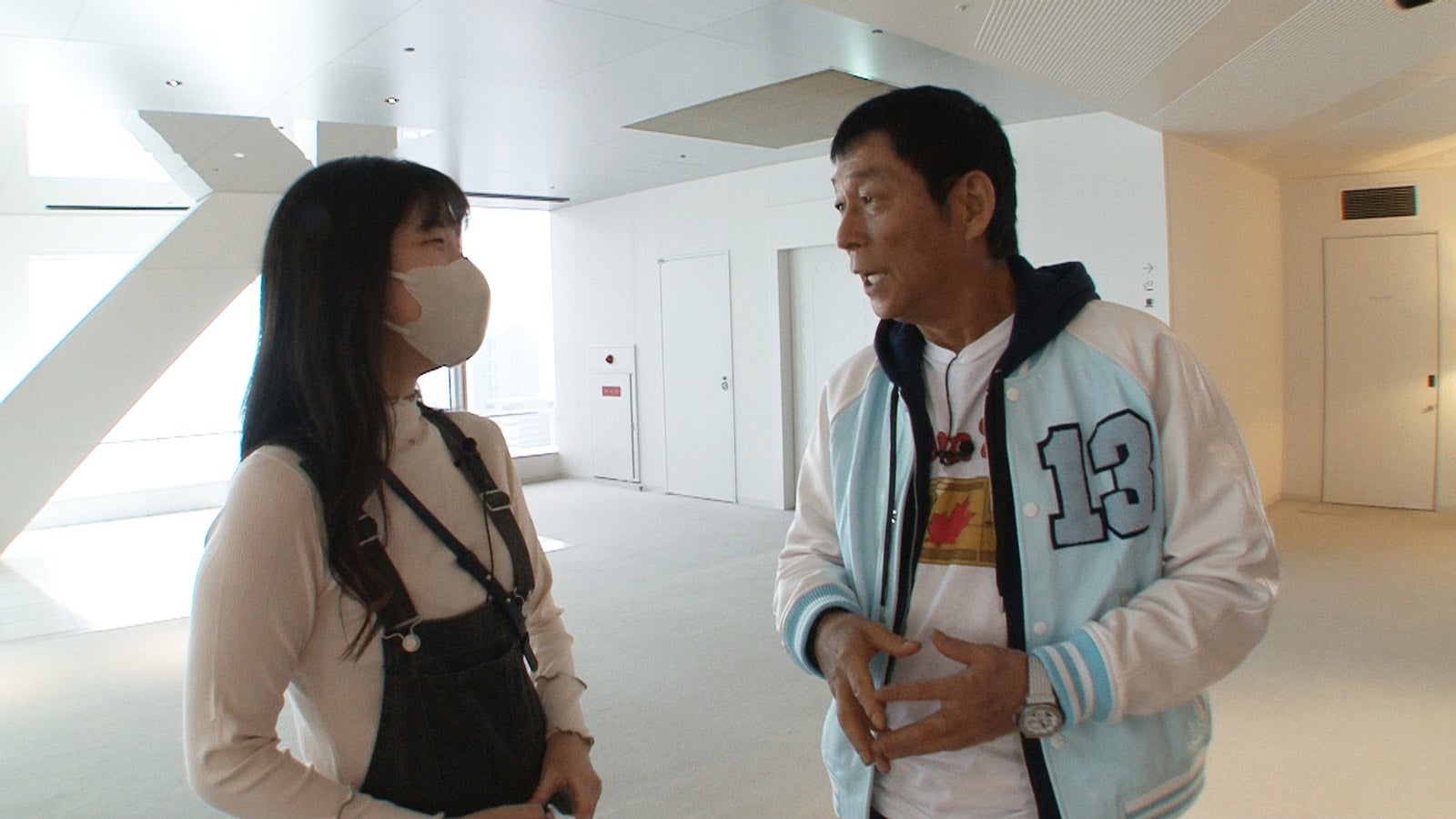 女子大生、明石家さんま（C）日本テレビ