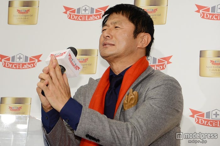 五郎丸ポーズをきめる武田修宏