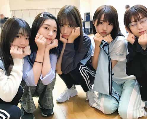 日向坂46佐々木美玲ら“アザトカワイイほおづえ”レアショット<日向撮VOL.01先行カット>